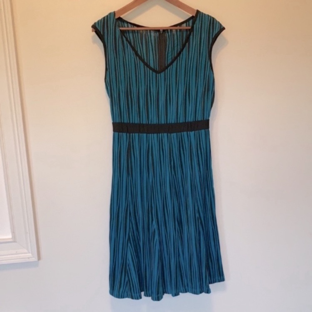 Black and Teal Cap Sleeve Fit ‘n Flare MIDI Avon